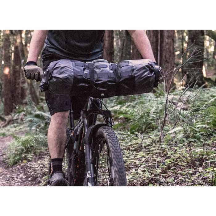 Torba na kierownicę BLACKBURN OUTPOST ELITE HB ROLL 14L Z WORKIEM
