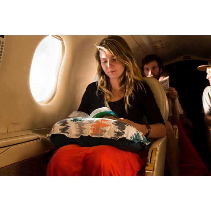 Poduszka GRAND TRUNK ADJUSTABLE TRAVEL PILLOW PEACOCK GREEN